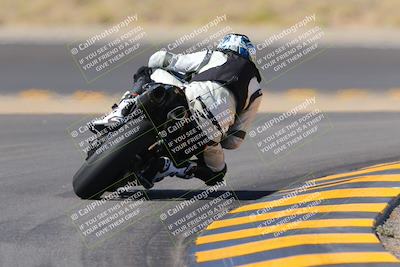 media/Oct-08-2022-SoCal Trackdays (Sat) [[1fc3beec89]]/Turn 11 Backside (1145am)/